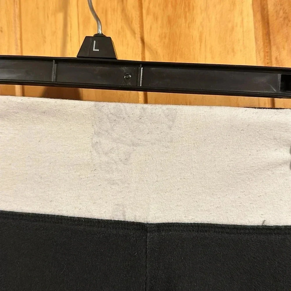 Pink Victoria Secret Black and White yoga capris leggings  Size Large - Picture 3 of 5